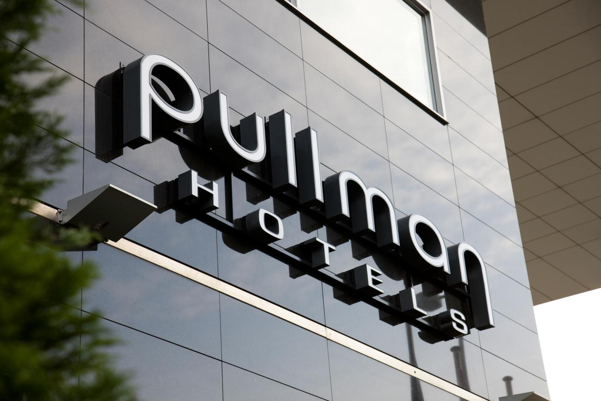 Pullman Cologne Hotel Bagian luar foto